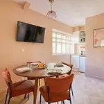 Bright Apartment 2 Bedrooms & Air Conditioning Paris 17