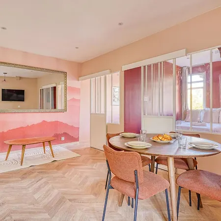 Bright 2 Bedrooms & Air Conditioning 17